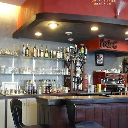 Le Hussard Отель