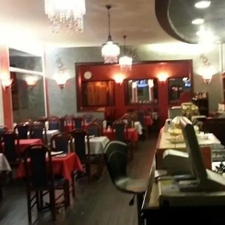 Le Hussard فندق 2*